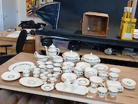 Zeer grote partij wedgwood serviesdelen. aan onderzijde gemerkt - afbeelding 1 van  5