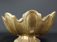 Zeer zware oude bloemvormige schaal - afbeelding 4 van  5