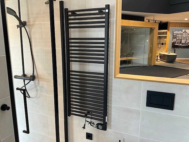 Zehnder - aura - designradiator 50 x 123 cm - afbeelding 1 van  9