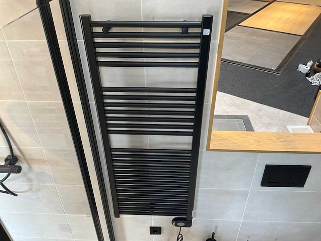 Zehnder - aura - designradiator 50 x 123 cm - afbeelding 6 van  9