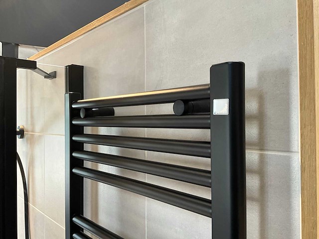 Zehnder - aura - designradiator 50 x 123 cm - afbeelding 8 van  9