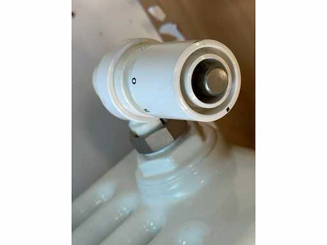 Zehnder - charlton - radiator (380x800 mm) 747 watt - afbeelding 3 van  4