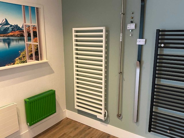 Zehnder - designradiator 60 x 143 cm - afbeelding 1 van  7