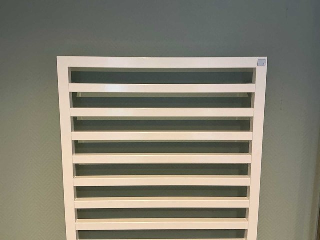 Zehnder - designradiator 60 x 143 cm - afbeelding 3 van  7