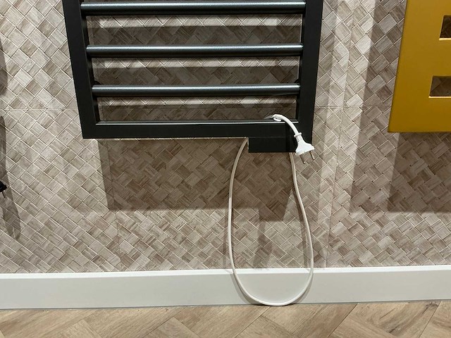 Zehnder - designradiator mat antraciet 155 x 45 cm - afbeelding 5 van  5