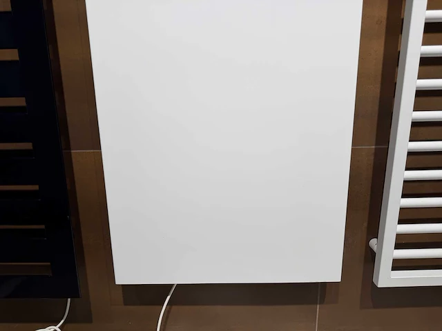 Zehnder - fina lean bar e - designradiator 60 x 180 cm - afbeelding 2 van  8