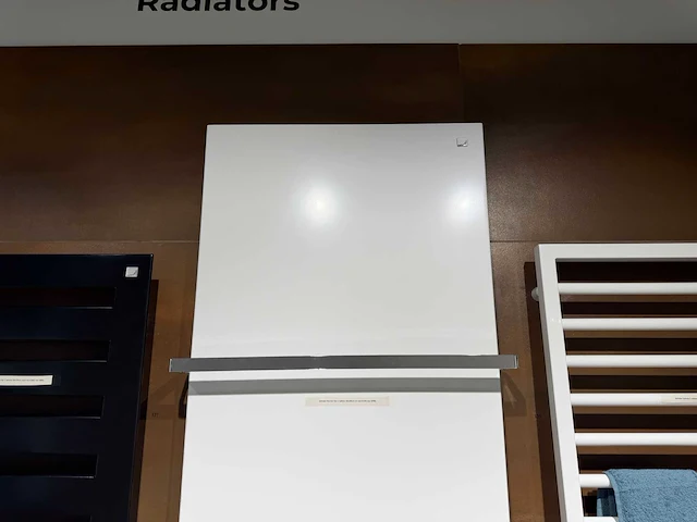 Zehnder - fina lean bar e - designradiator 60 x 180 cm - afbeelding 4 van  8