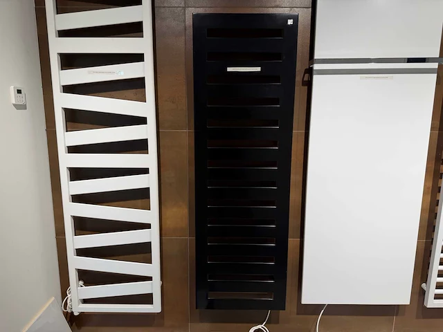 Zehnder - metropolitan bar e - designradiator 50 x 154 cm - afbeelding 5 van  7