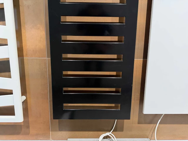 Zehnder - metropolitan bar e - designradiator 50 x 154 cm - afbeelding 6 van  7