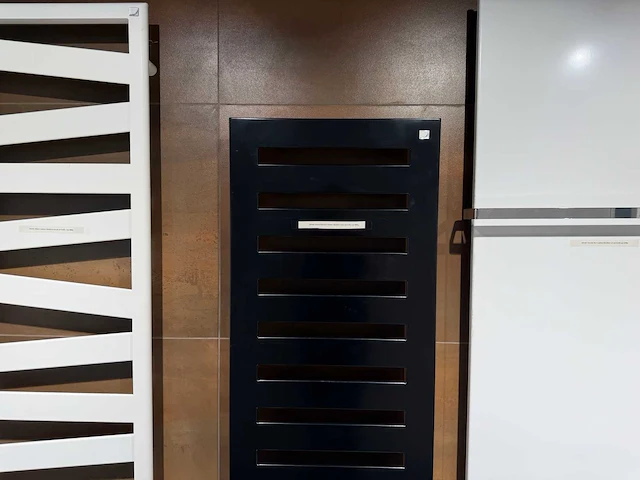 Zehnder - metropolitan bar e - designradiator 50 x 154 cm - afbeelding 2 van  7