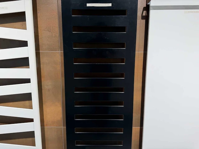 Zehnder - metropolitan bar e - designradiator 50 x 154 cm - afbeelding 3 van  7