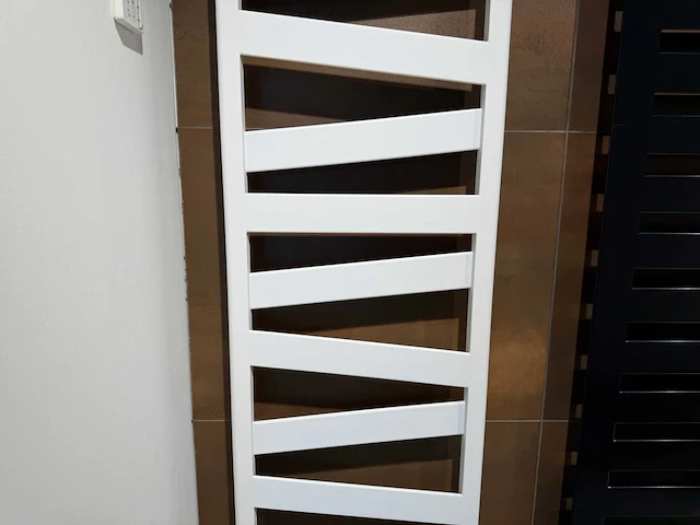 Zehnder - ribbon e - designradiator 50 x 182 cm - afbeelding 3 van  6
