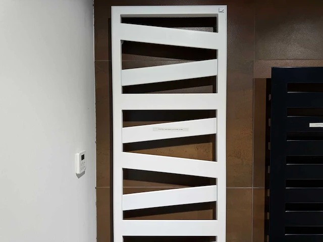 Zehnder - ribbon e - designradiator 50 x 182 cm - afbeelding 4 van  6