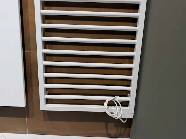 Zehnder - subway e - designradiator 60 x 155 cm - afbeelding 1 van  7