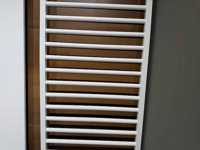 Zehnder - subway e - designradiator 60 x 155 cm - afbeelding 2 van  7