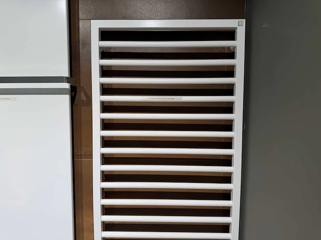 Zehnder - subway e - designradiator 60 x 155 cm - afbeelding 3 van  7