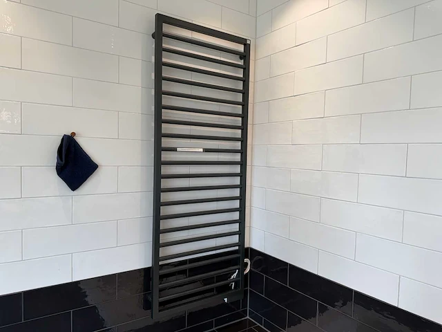 Zehnder - subway e - designradiator 60 x 155 cm - afbeelding 1 van  7