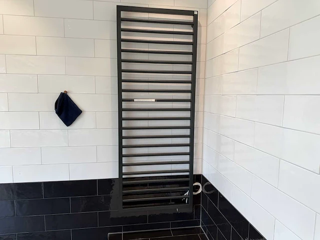Zehnder - subway e - designradiator 60 x 155 cm - afbeelding 2 van  7