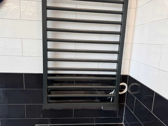 Zehnder - subway e - designradiator 60 x 155 cm - afbeelding 3 van  7