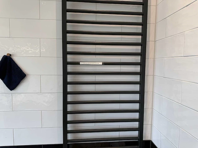 Zehnder - subway e - designradiator 60 x 155 cm - afbeelding 4 van  7