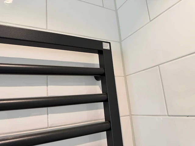 Zehnder - subway e - designradiator 60 x 155 cm - afbeelding 6 van  7