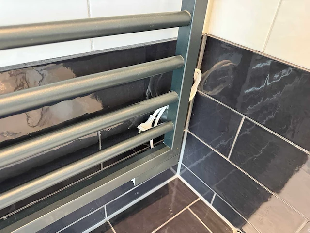 Zehnder - subway e - designradiator 60 x 155 cm - afbeelding 7 van  7