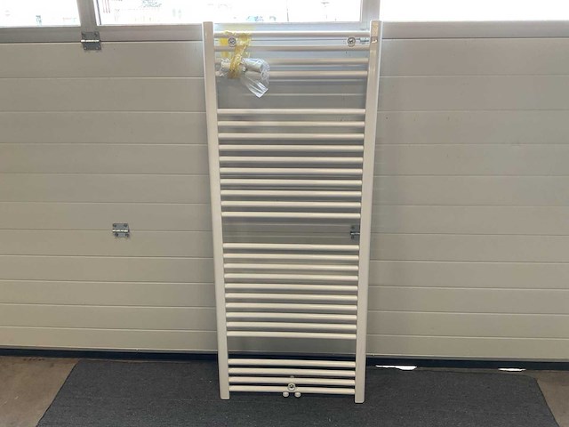 Zehnder 147x60cm designradiator - afbeelding 1 van  3