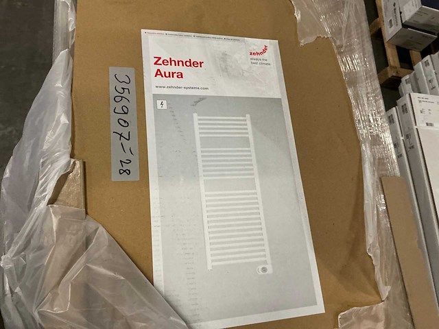 Zehnder aura 50x98x4cm designradiator (18x) - afbeelding 3 van  4