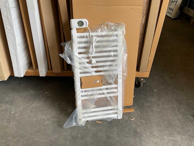 Zehnder aura designradiator elektrisch 79x40 cm - afbeelding 1 van  3