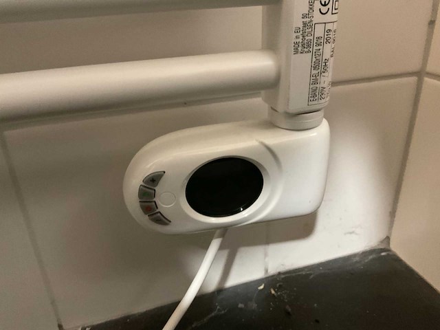 Zehnder aura e designradiator - afbeelding 3 van  4