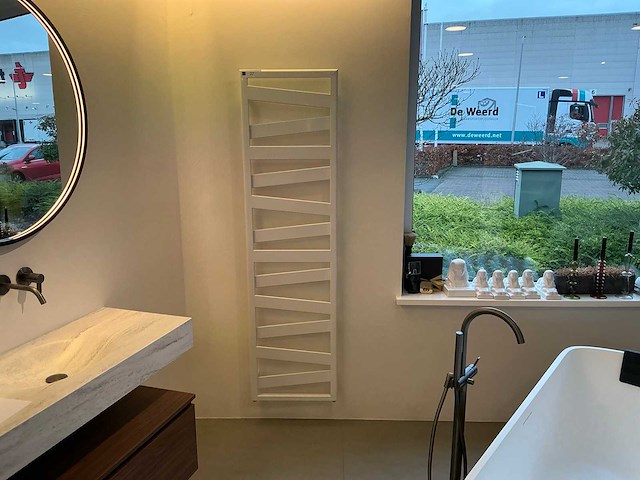 Zehnder designradiator - afbeelding 1 van  3