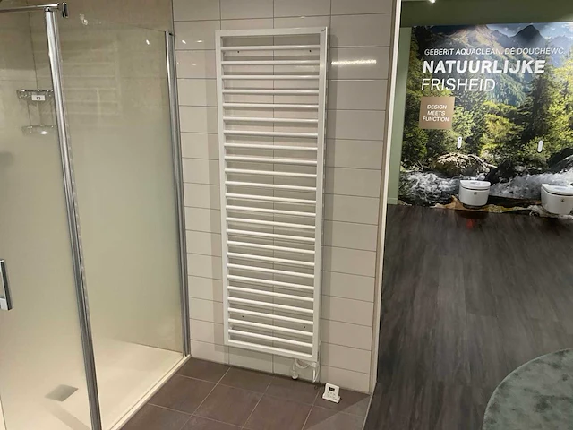 Zehnder elektrische design radiator - afbeelding 1 van  3