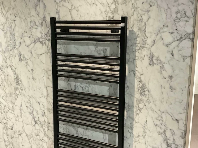 Zehnder elektrische design radiator - afbeelding 2 van  3