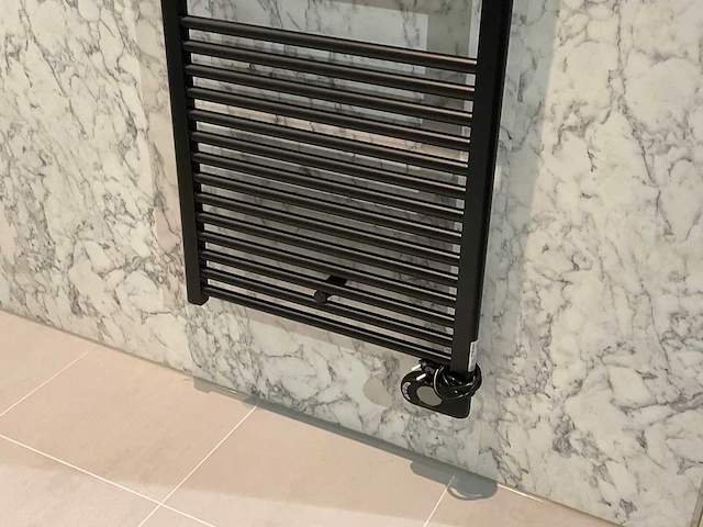 Zehnder elektrische design radiator - afbeelding 3 van  3