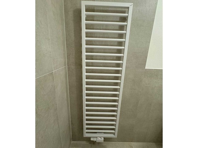 Zehnder subway decorradiator 1549x600 772w - afbeelding 1 van  4