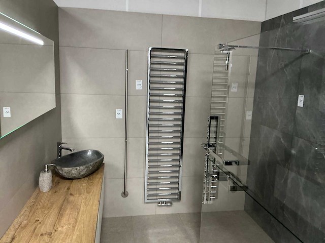 Zehnder subway designradiator - afbeelding 2 van  4