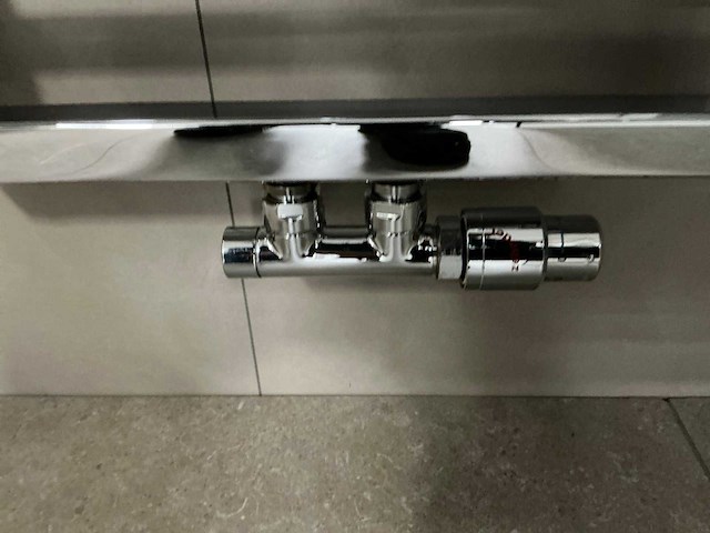 Zehnder subway designradiator - afbeelding 4 van  4