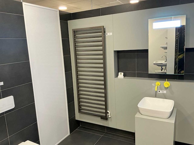 Zehnder subway elektrische designradiator - afbeelding 1 van  5