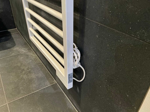 Zehnder subway elektrische designradiator - afbeelding 2 van  5