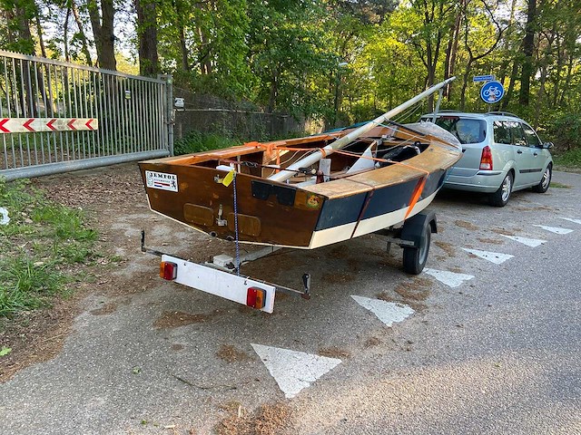 Zeilboot + trailer - afbeelding 1 van  5