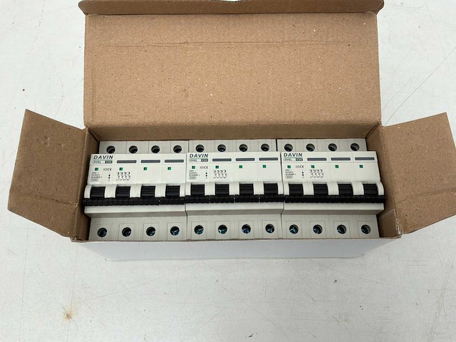 Zekeringsautomaten 50 amp 3x - afbeelding 1 van  2