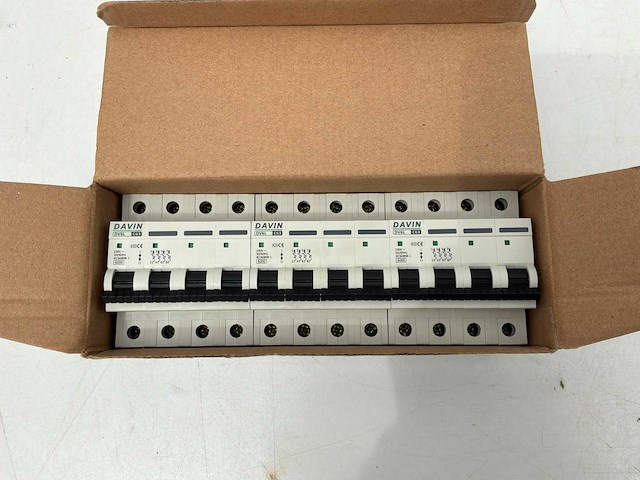 Zekeringsautomaten 63 amp 3x - afbeelding 1 van  3