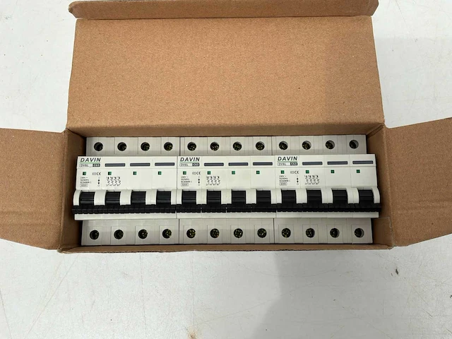 Zekeringsautomaten 63 amp 3x - afbeelding 1 van  3