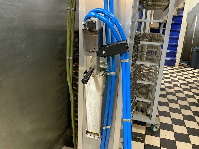 Zela 500 bakplaten invetspuit inclusief spuitpistool, drumvat en airpress compressor - afbeelding 7 van  8