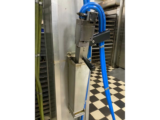 Zela 500 bakplaten invetspuit inclusief spuitpistool, drumvat en airpress compressor - afbeelding 2 van  6