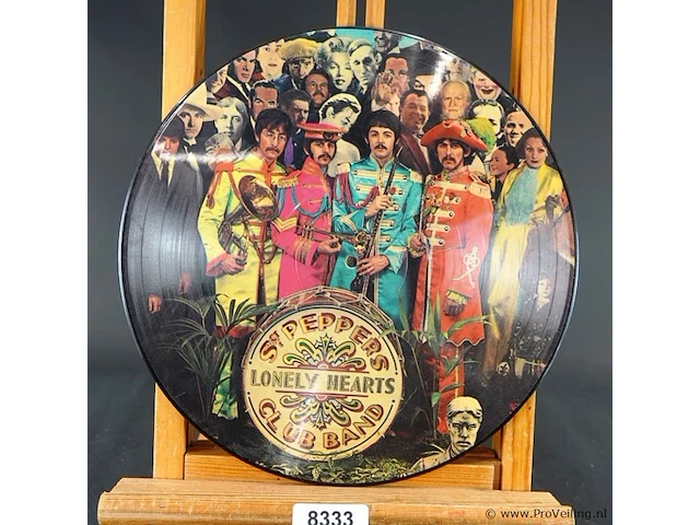 Zeldzame 12-inch picture disc vinylplaat van the beatles uit 1978 van hun iconische album sgt. pepper's lonely hearts club band (capitol/emi) - afbeelding 1 van  4