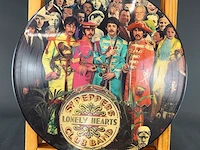 Zeldzame 12-inch picture disc vinylplaat van the beatles uit 1978 van hun iconische album sgt. pepper's lonely hearts club band (capitol/emi)