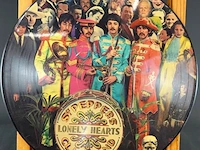 Zeldzame 12-inch picture disc vinylplaat van the beatles uit 1978 van hun iconische album sgt. pepper's lonely hearts club band (capitol/emi) - afbeelding 2 van  4