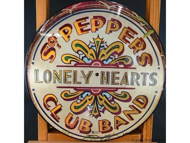 Zeldzame 12-inch picture disc vinylplaat van the beatles uit 1978 van hun iconische album sgt. pepper's lonely hearts club band (capitol/emi) - afbeelding 3 van  4