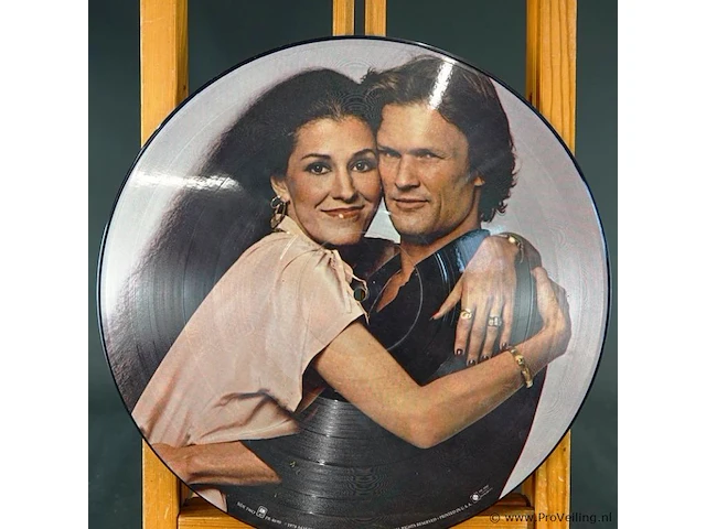 Zeldzame amerikaanse picture disc lp van het album natural act van het muzikale duo kris kristofferson en rita coolidge uit 1979, uitgebracht op a&m records (catalogusnummer pr-4690) - afbeelding 3 van  4